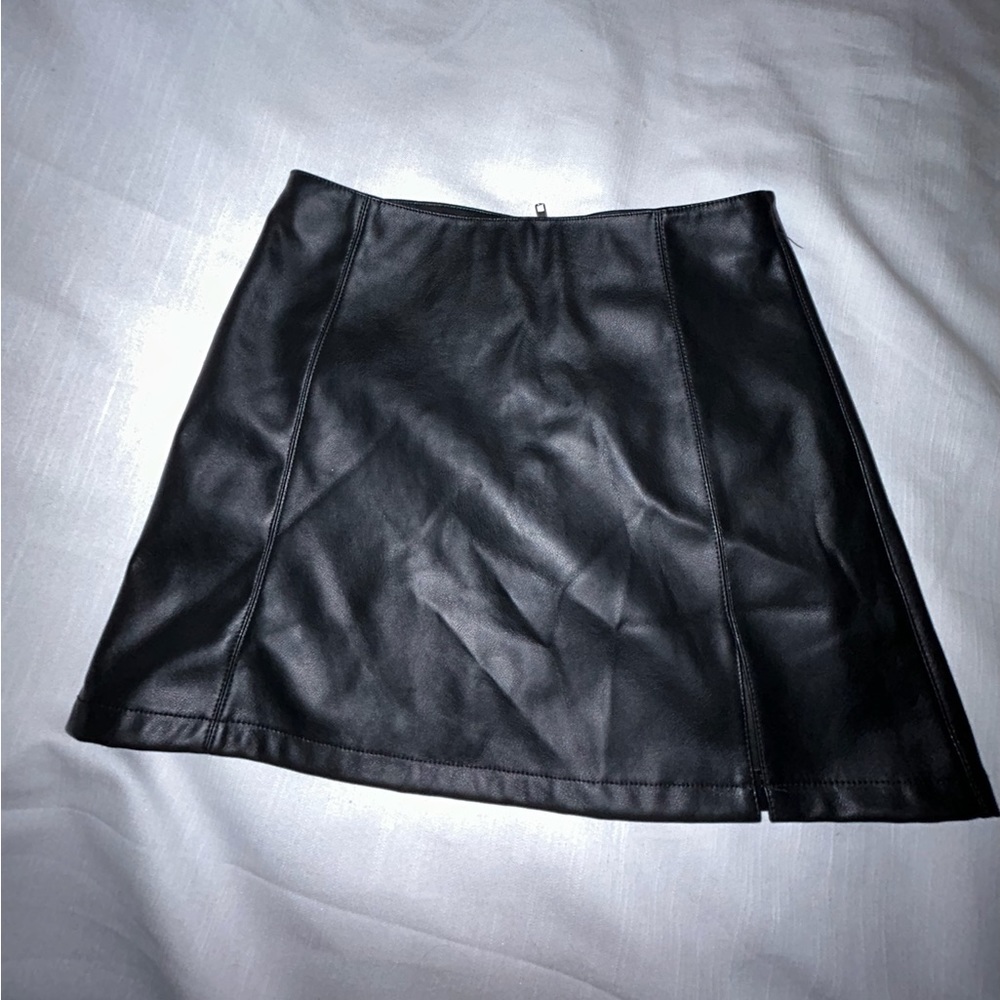 FAUX LEATHER BLACK SKIRT